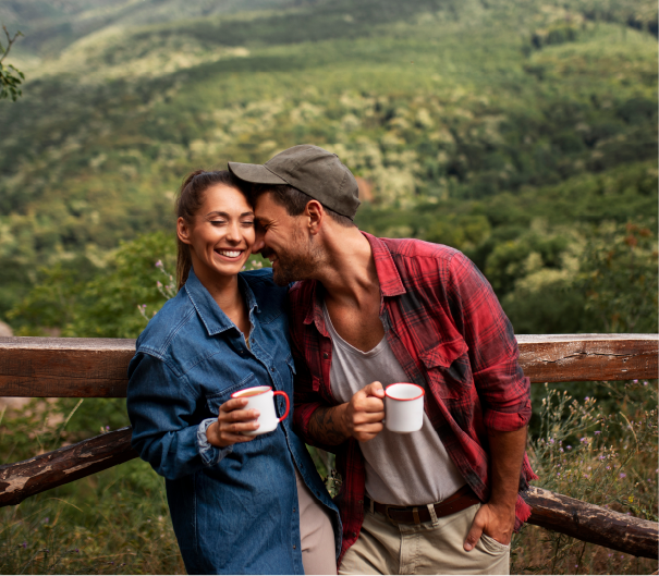 pareja tomando café